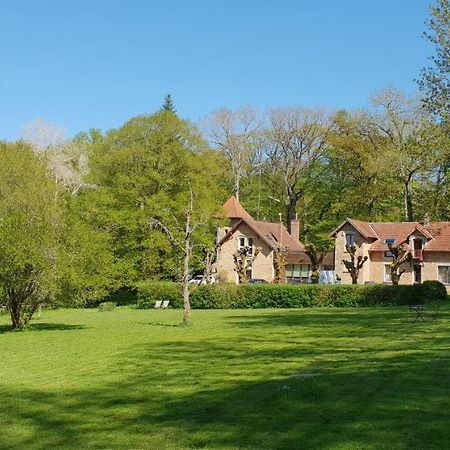 Gite Dans Un Domaine Historique Chevreuse Eksteriør billede