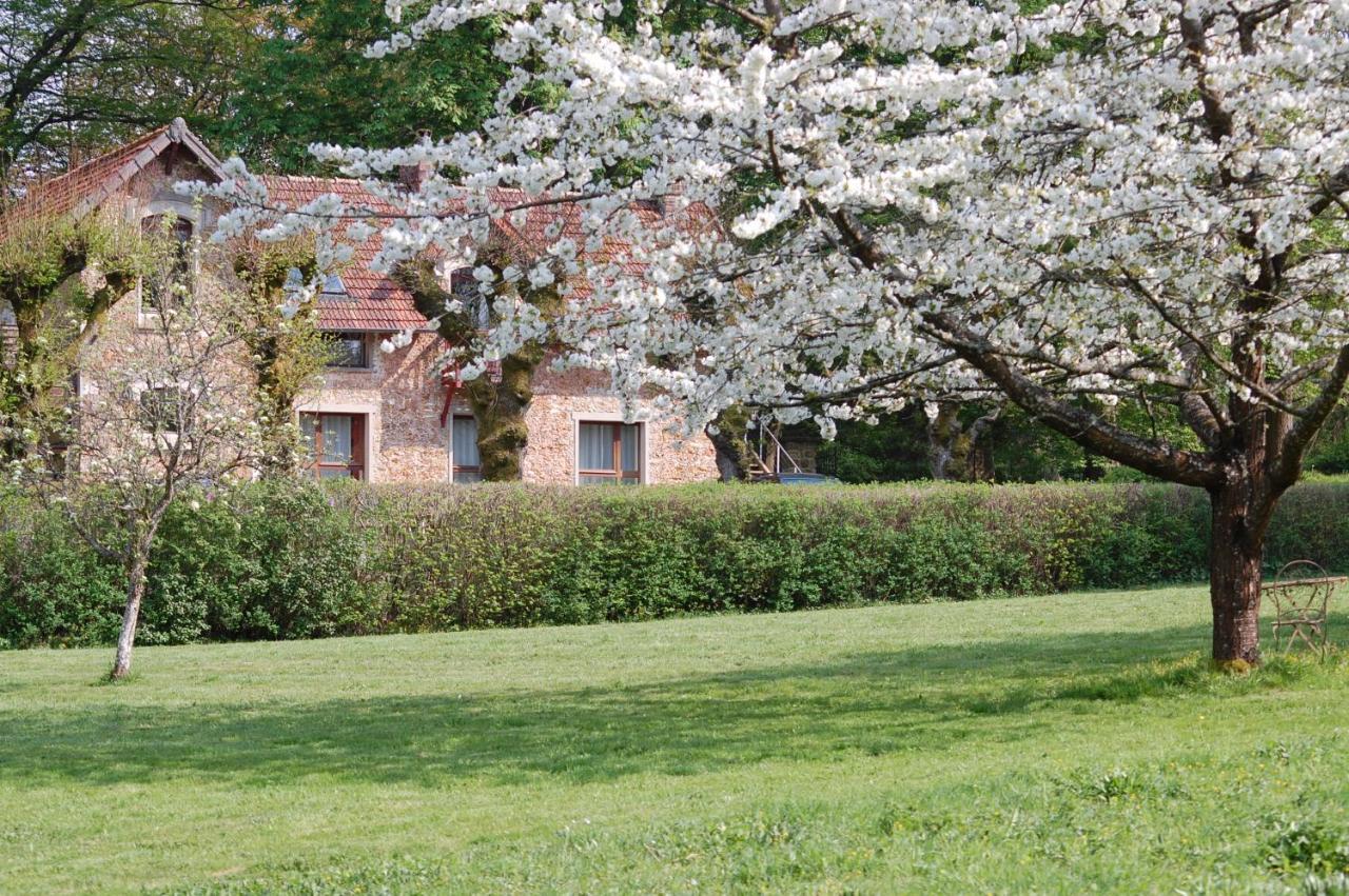 Gite Dans Un Domaine Historique Chevreuse Eksteriør billede