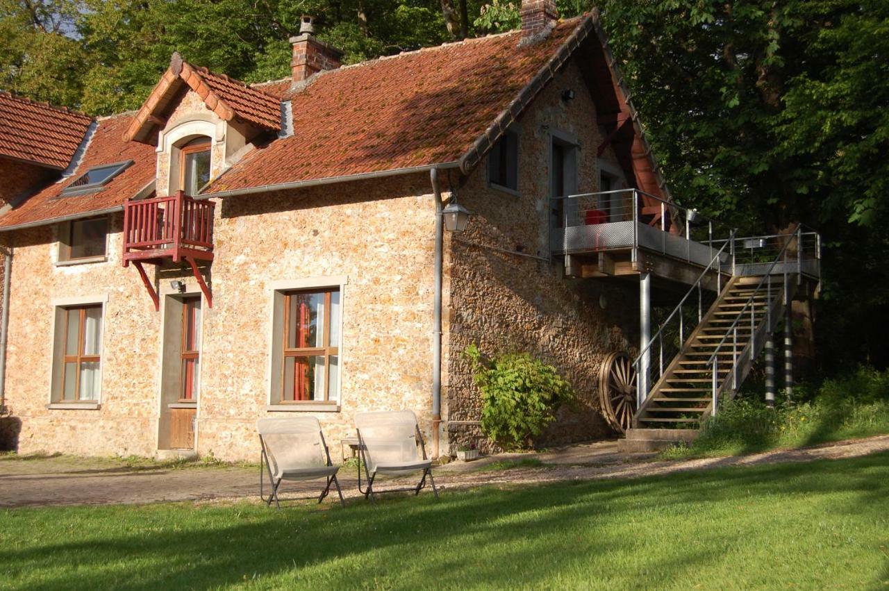 Gite Dans Un Domaine Historique Chevreuse Eksteriør billede